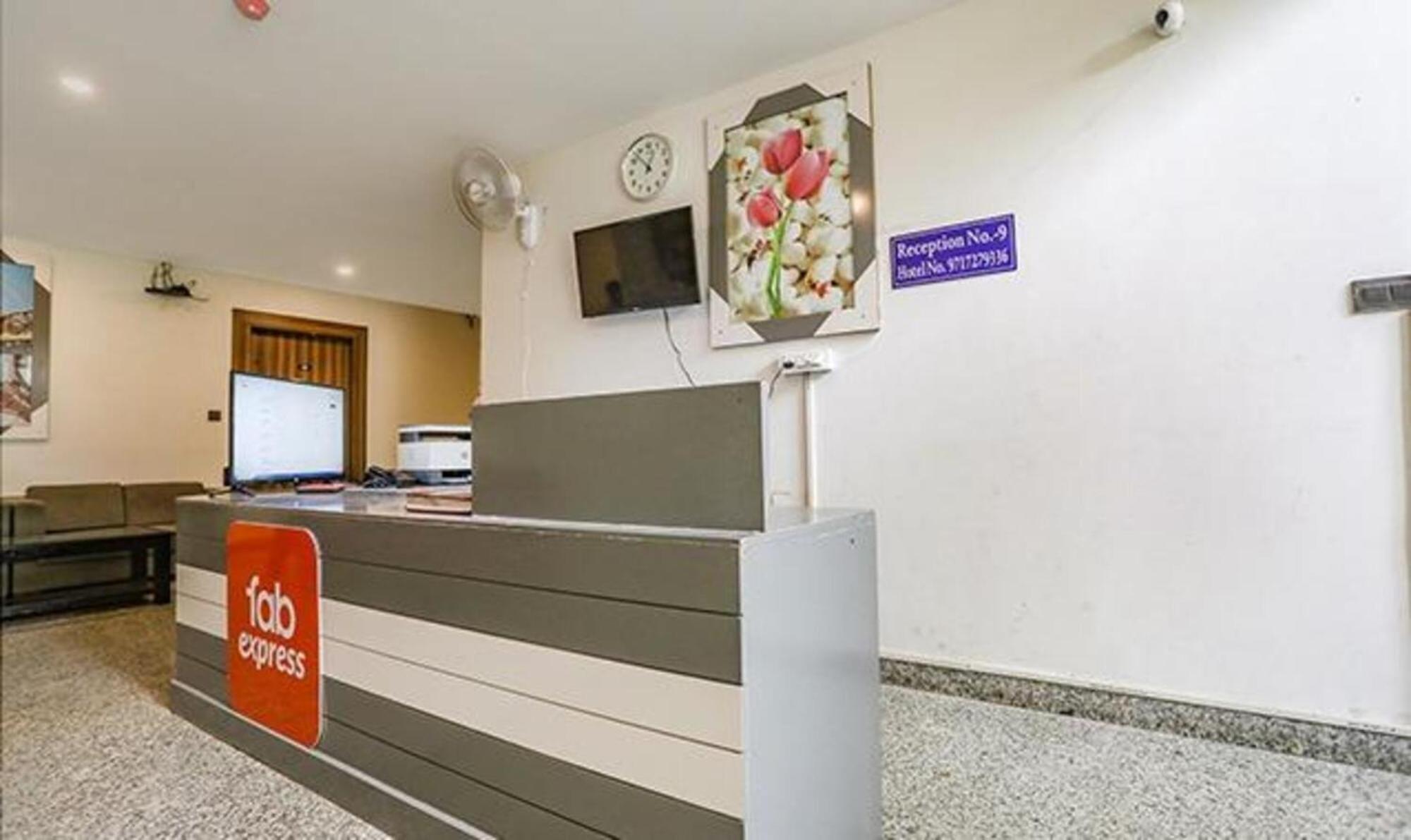 Fabhotel F9 Sector 58 Νόιντα Εξωτερικό φωτογραφία